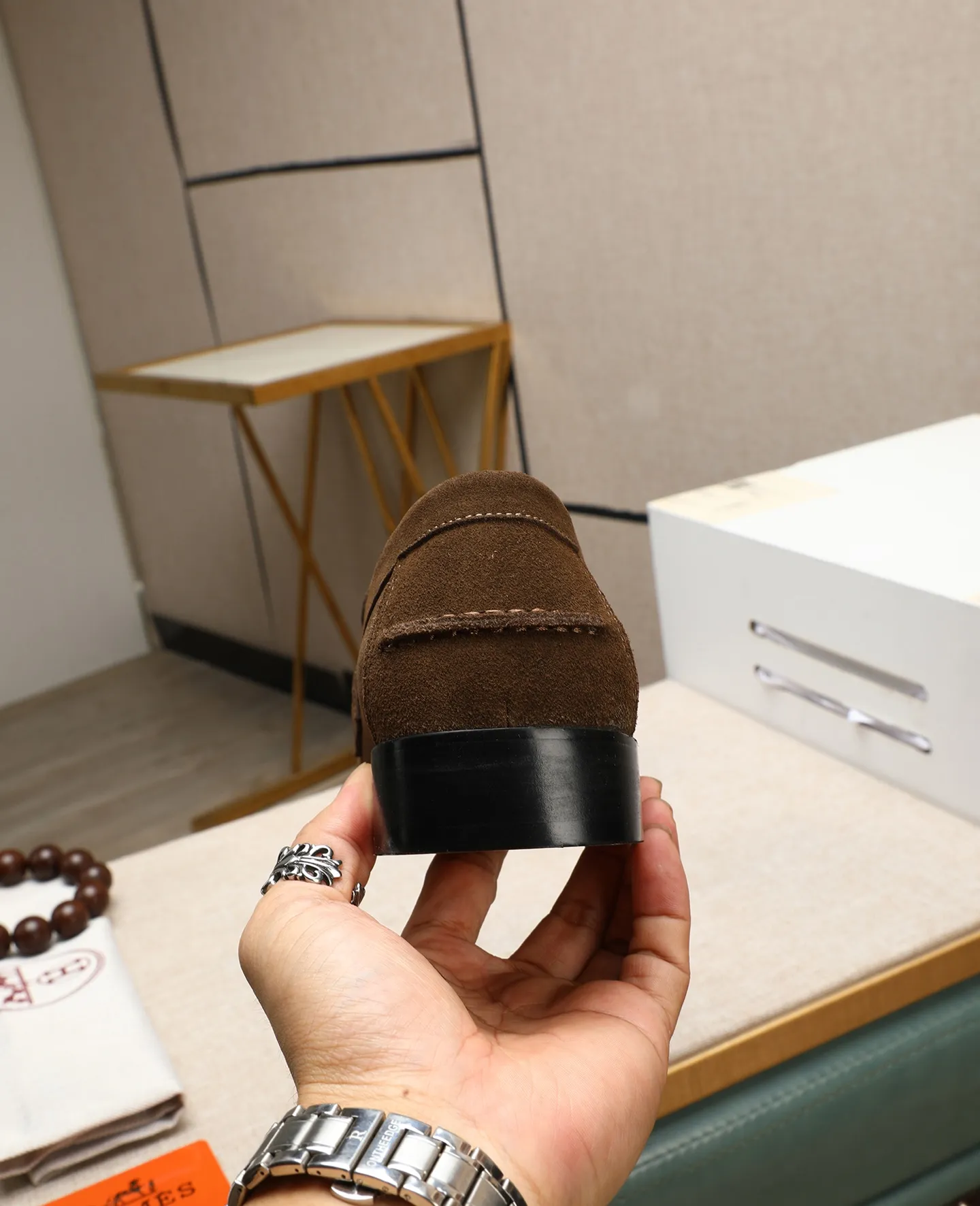 Men's shoes 💰620 Original quality Brand: Hermès Standard code: Men's code: 39.40.41.42.43.44 (38.45. Customized) Grade: Same style as the official website Original quality Material: Original cowhide Original breathable cowhide lining Original outsole Style category: Men's fashionable casual leather shoes Color: Actual picture